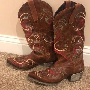 Gently worn western Lane embroider boots